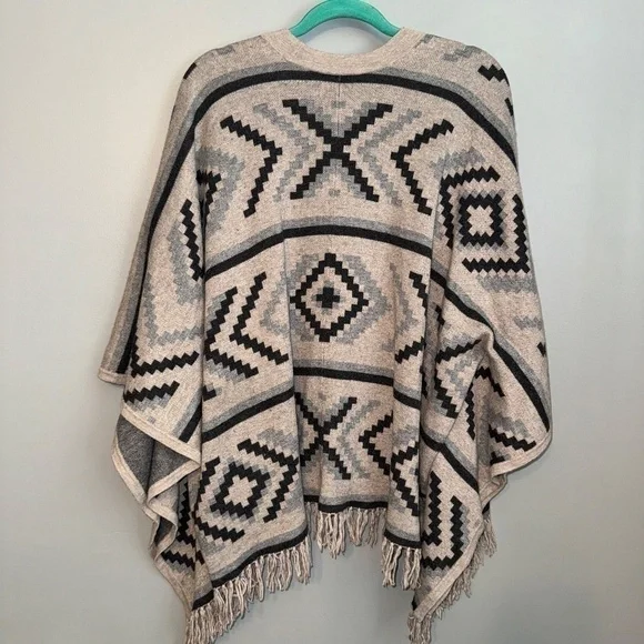 EUC Anthropologie Left On Houston Tan Navajo Print Cardigan Wrap Size XS - S - Picture 9 of 10